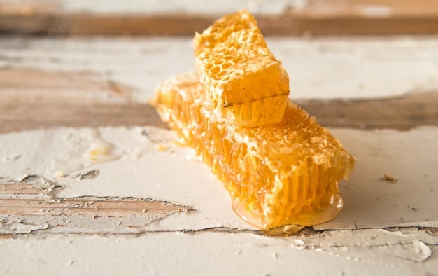 Le miel cru, un aliment aux nombreux bienfaits